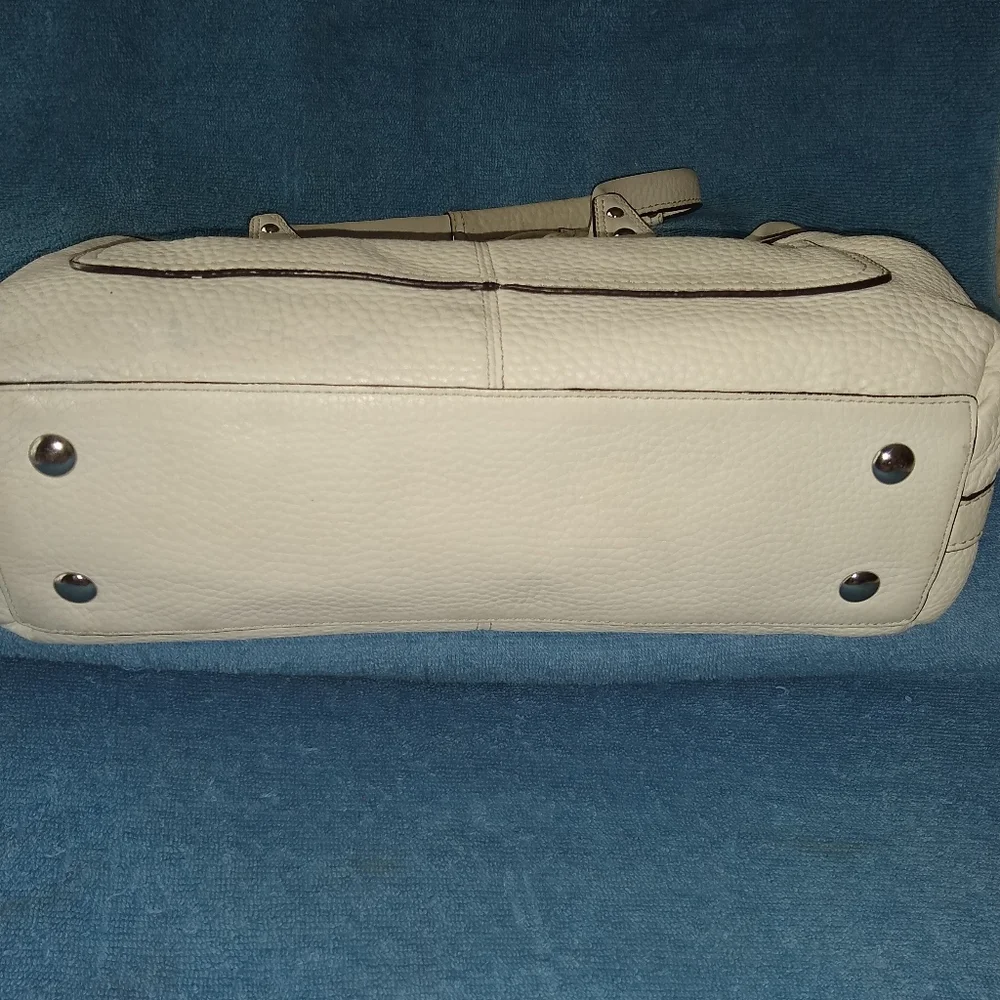 Vintage Y2K Coach Penelope leather shoulder tote. F14686